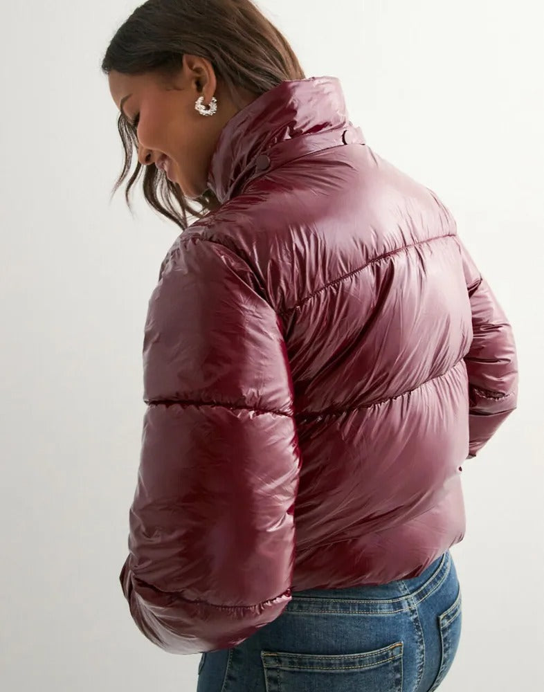 Lily – Glänzende Pufferjacke