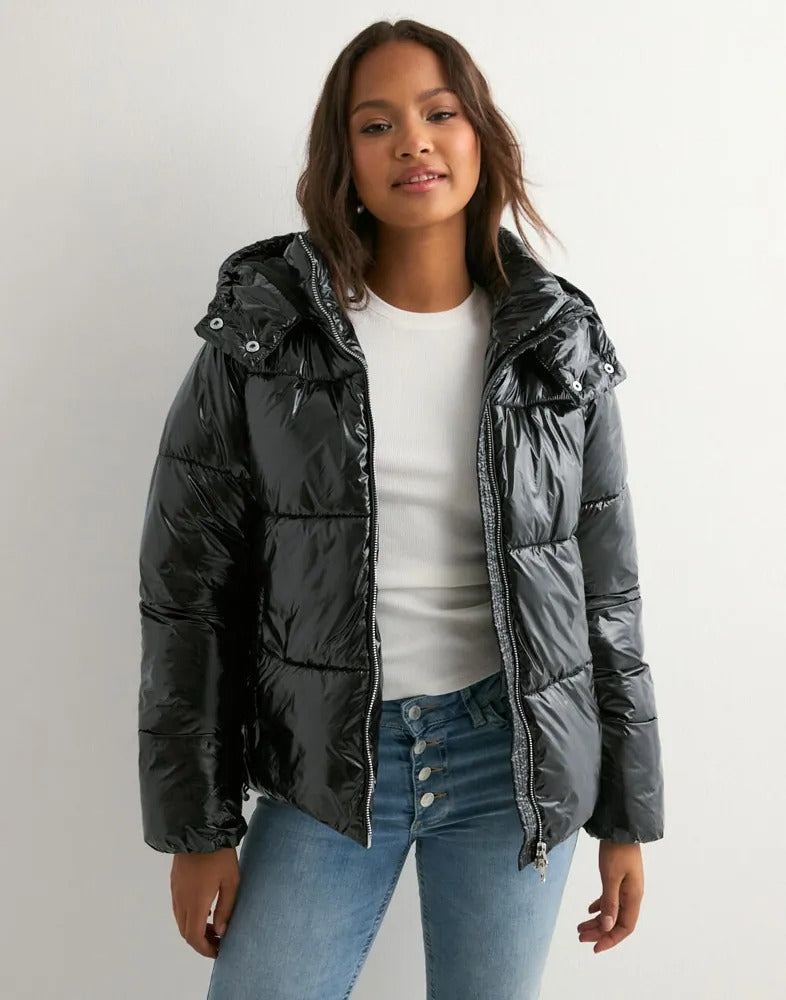 Lily – Glänzende Pufferjacke