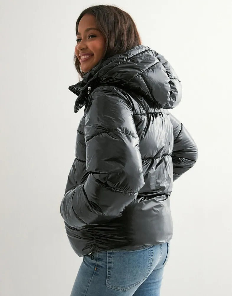 Lily – Glänzende Pufferjacke