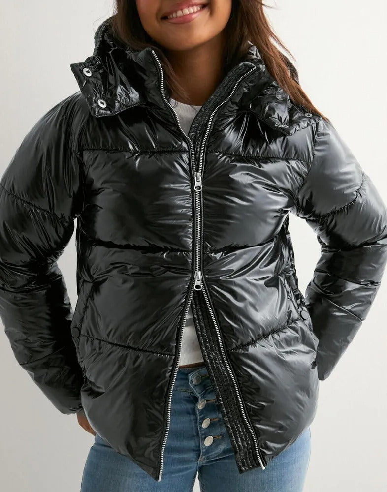 Lily – Glänzende Pufferjacke