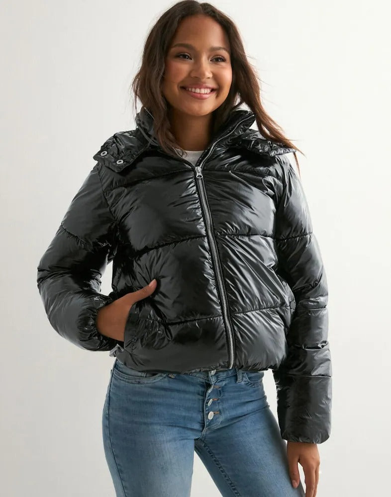 Lily – Glänzende Pufferjacke