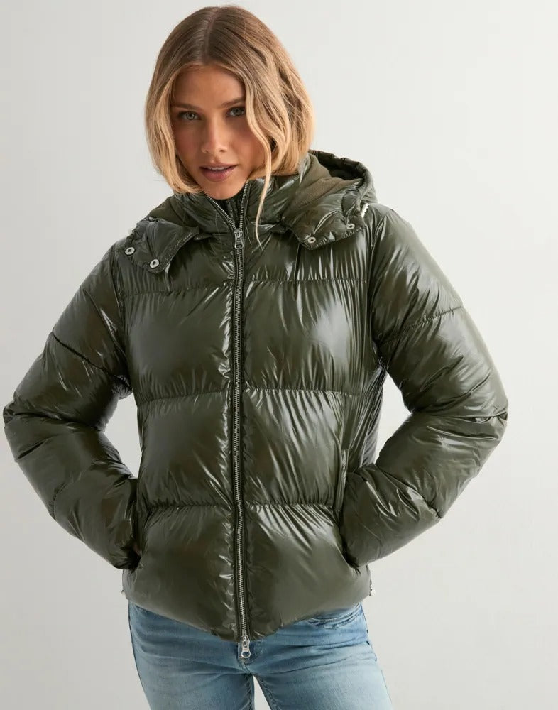 Lily – Glänzende Pufferjacke
