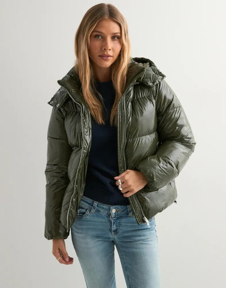 Lily – Glänzende Pufferjacke