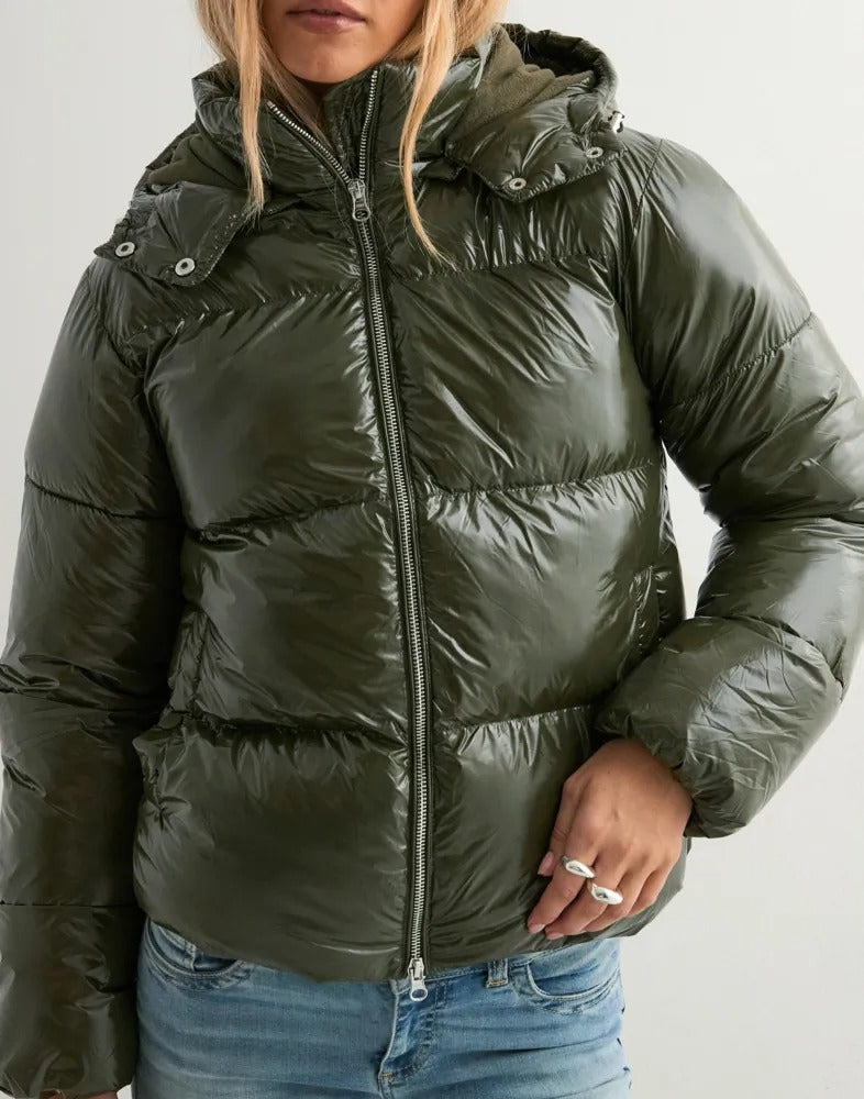 Lily – Glänzende Pufferjacke