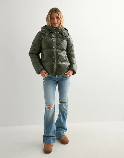Lily – Glänzende Pufferjacke